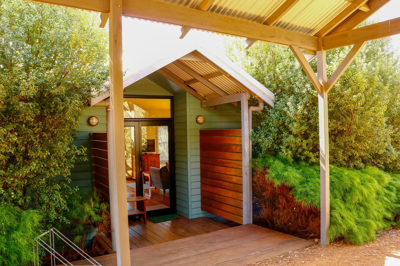 Rainbow Trail Chalets Pemberton Exterior photo